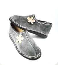 Dámske kožené zateplené papuče s ovčím rúnom sivé kvet