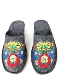 Dámske papuče s folklórnym vzorom