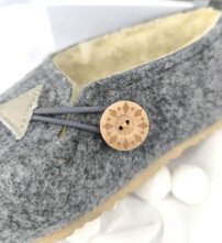 Dámske hrejivé papuče z ovčej vlny-gombík