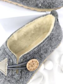 Dámske hrejivé papuče z ovčej vlny-gombík