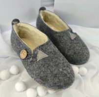 Dámske hrejivé papuče z ovčej vlny-gombík